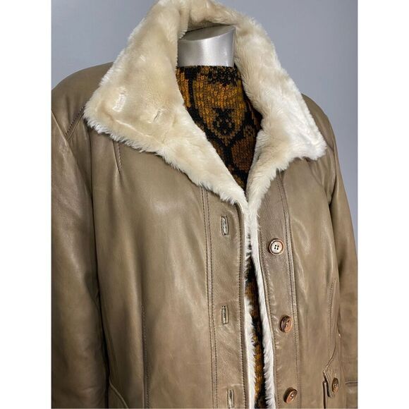 XL, Danier tan leather barn/chore coat with faux shearling interior. - Picture 5 of 16